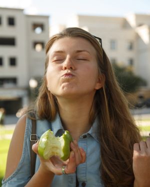Tatiana Penskaya Likes Them Apples Zishy