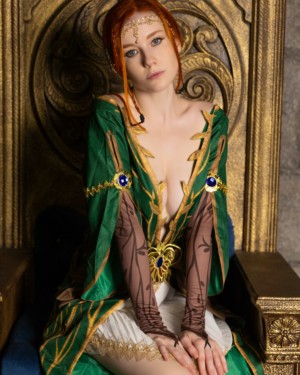 Emily Bloom Triss 1