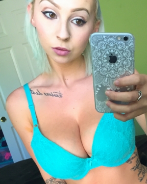 Jana Fox Sexy Nude Selfies