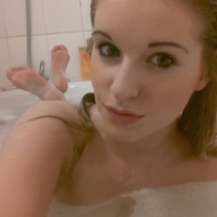 Jess Davies Bath Tub Selfies
