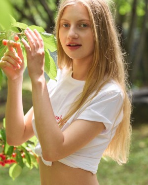 Liza Denisova Magic Garden Superbe