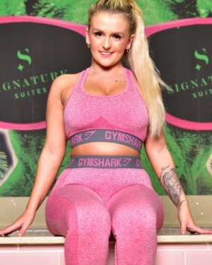 Lycia Sharyl Gym Girl Strip